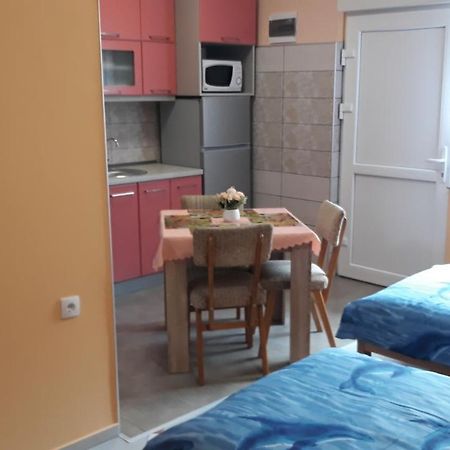 Andi Apartman Pacir Екстериор снимка
